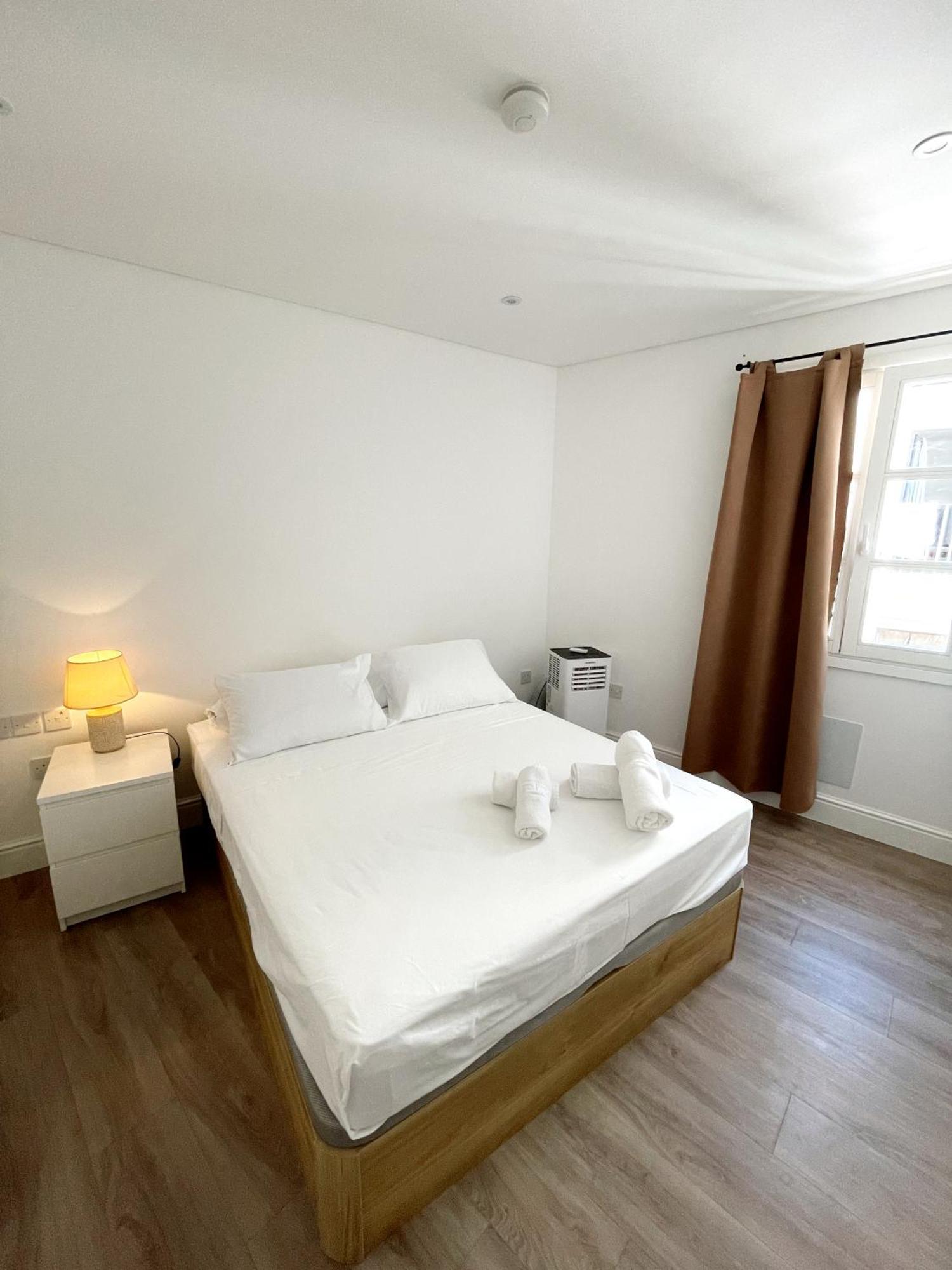 Deluxe City Centre Two Bedroom - Grand Central House 直布罗陀 外观 照片