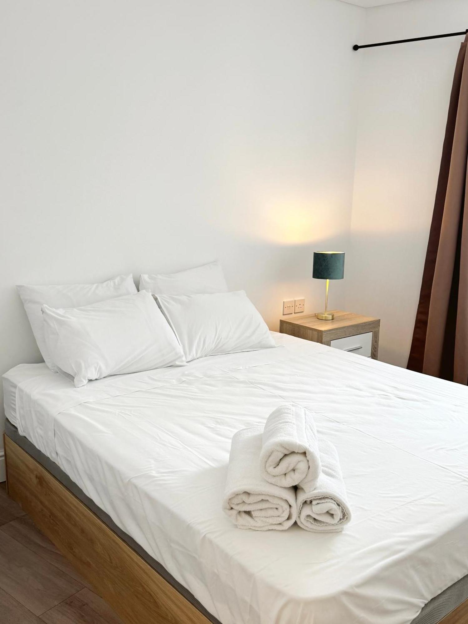 Deluxe City Centre Two Bedroom - Grand Central House 直布罗陀 外观 照片