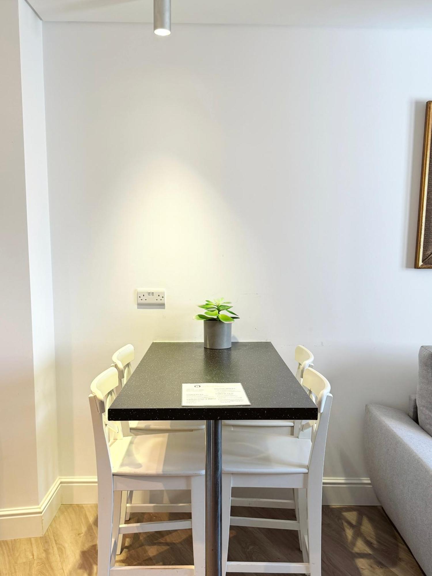 Deluxe City Centre Two Bedroom - Grand Central House 直布罗陀 外观 照片