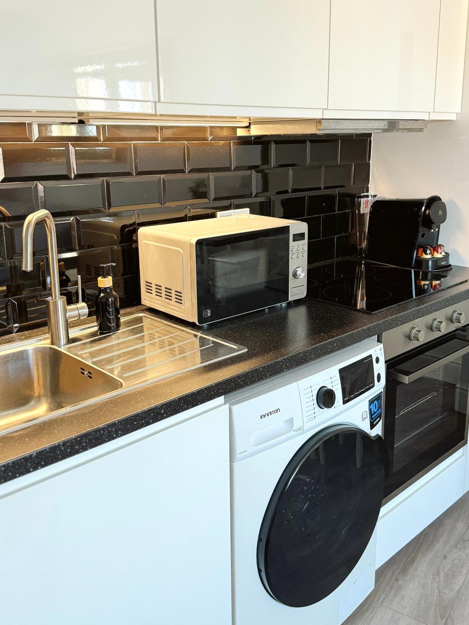 Deluxe City Centre Two Bedroom - Grand Central House 直布罗陀 外观 照片