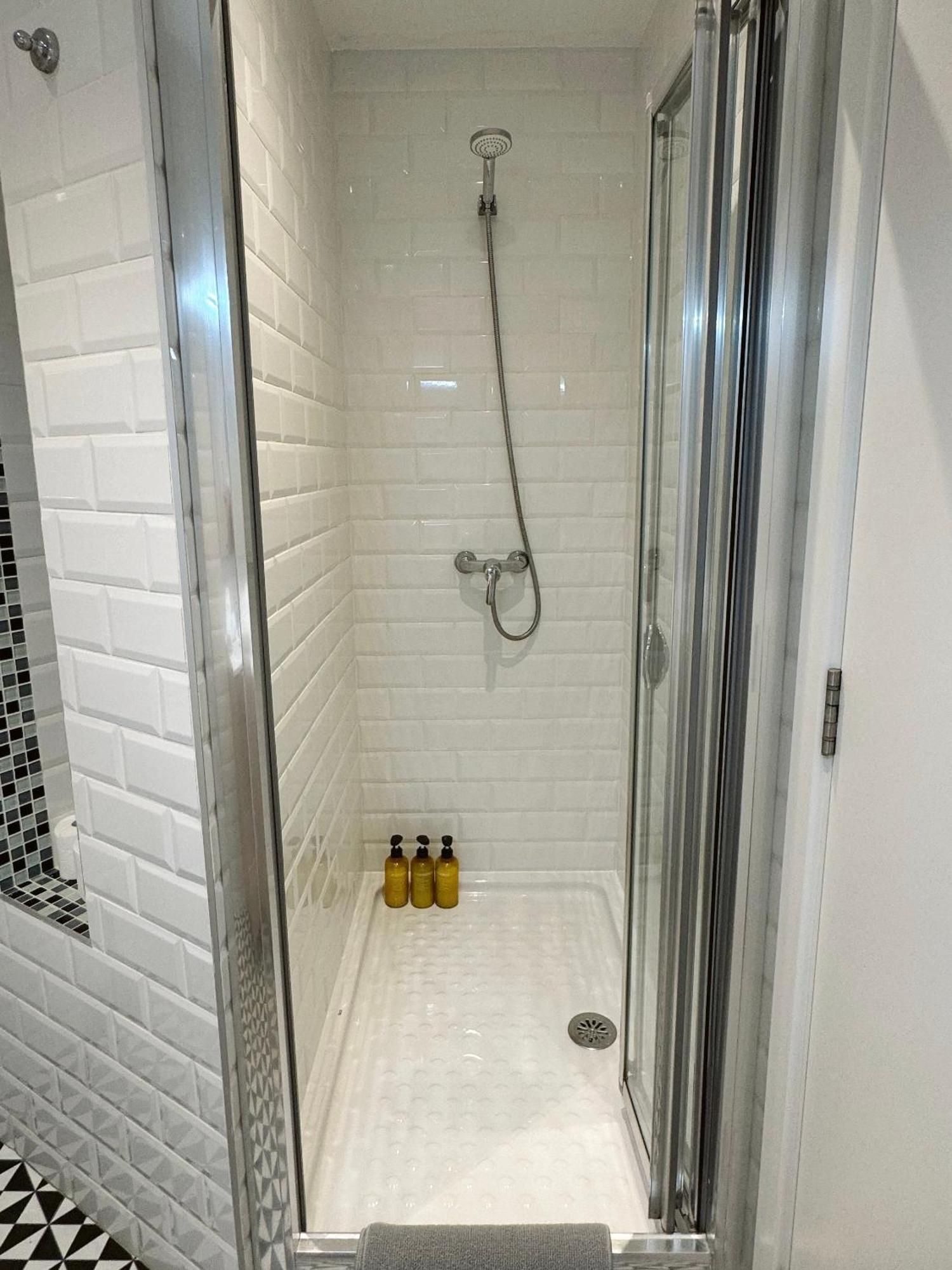 Deluxe City Centre Two Bedroom - Grand Central House 直布罗陀 外观 照片