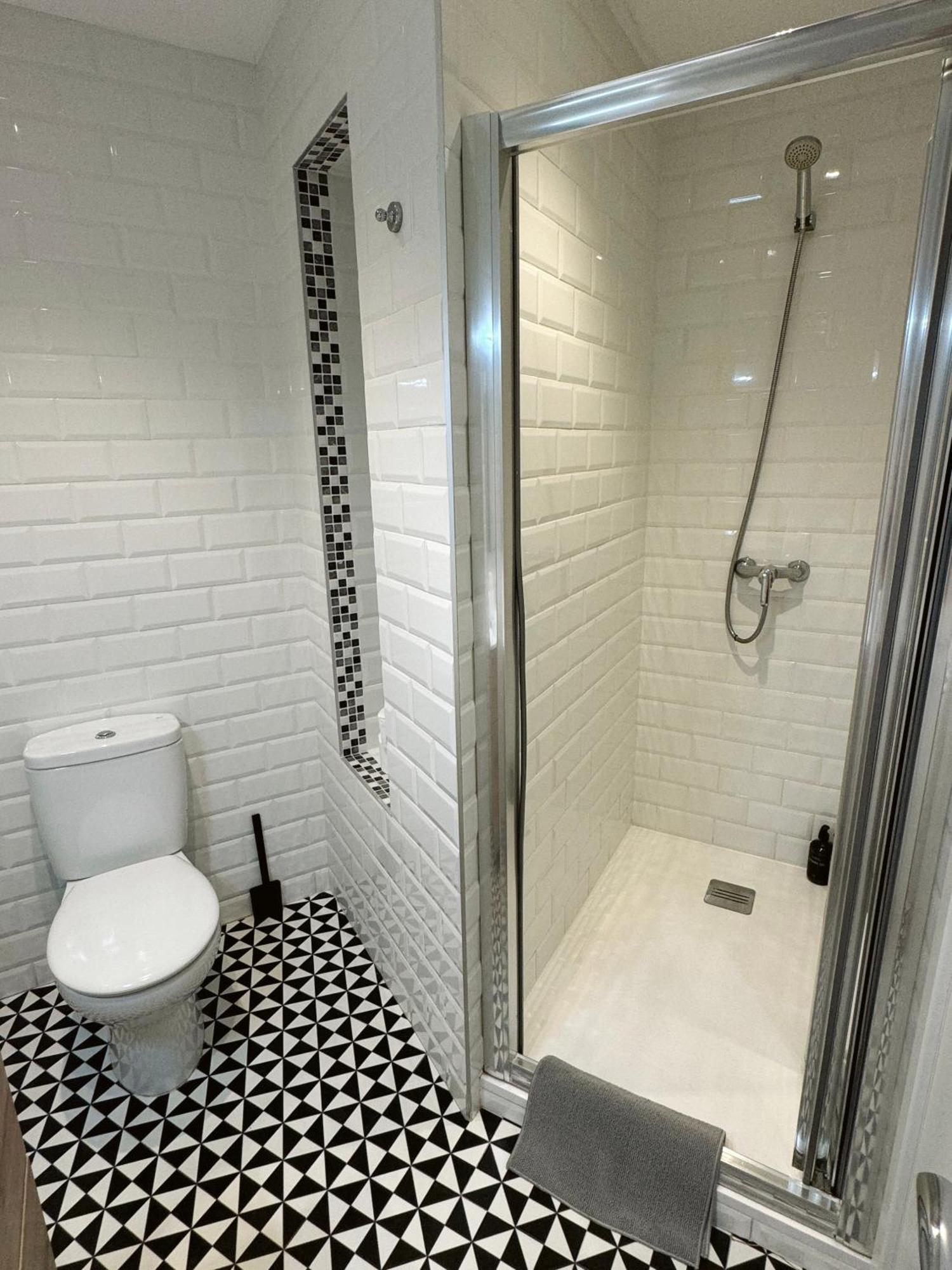Deluxe City Centre Two Bedroom - Grand Central House 直布罗陀 外观 照片