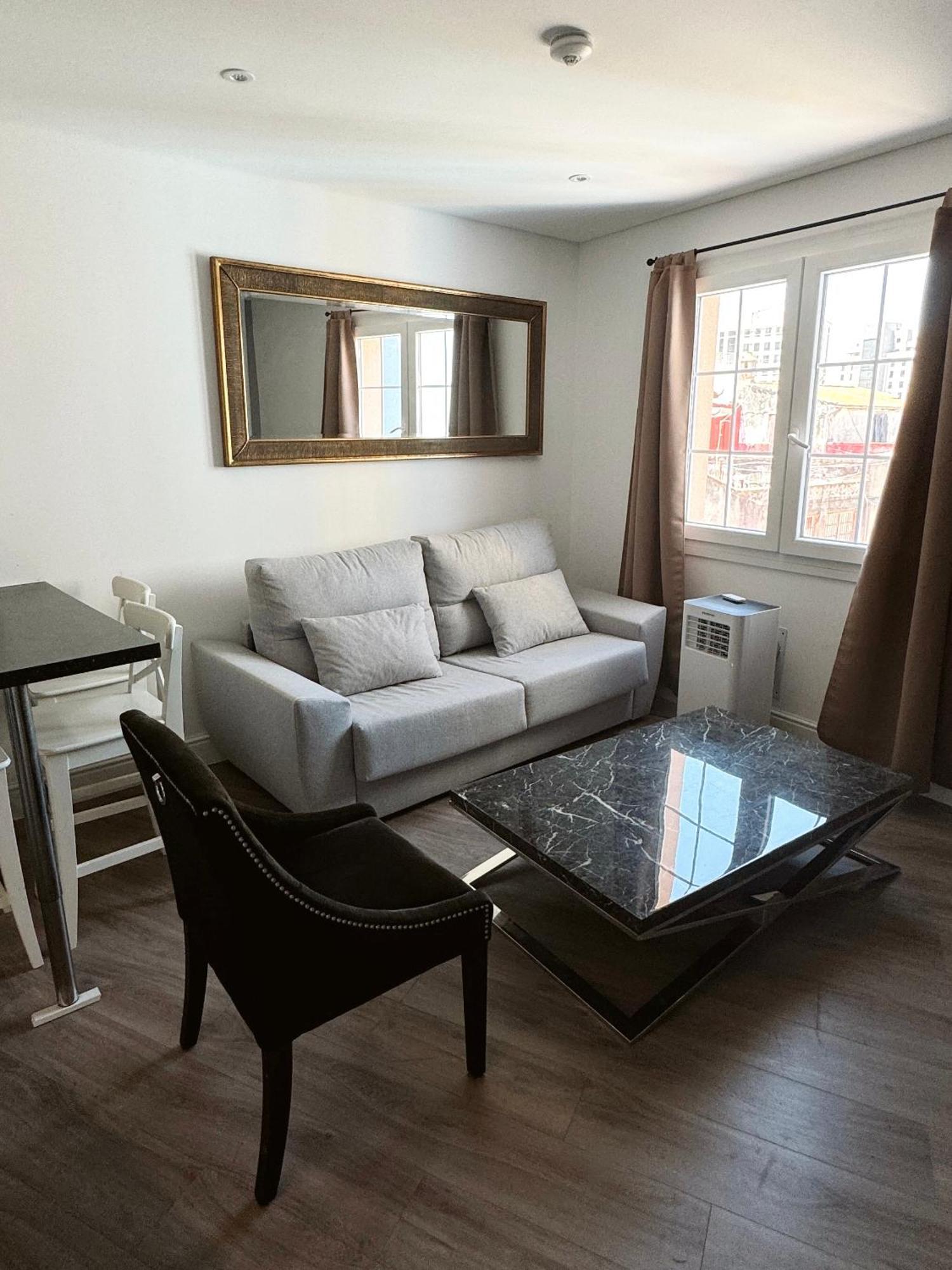 Deluxe City Centre Two Bedroom - Grand Central House 直布罗陀 外观 照片