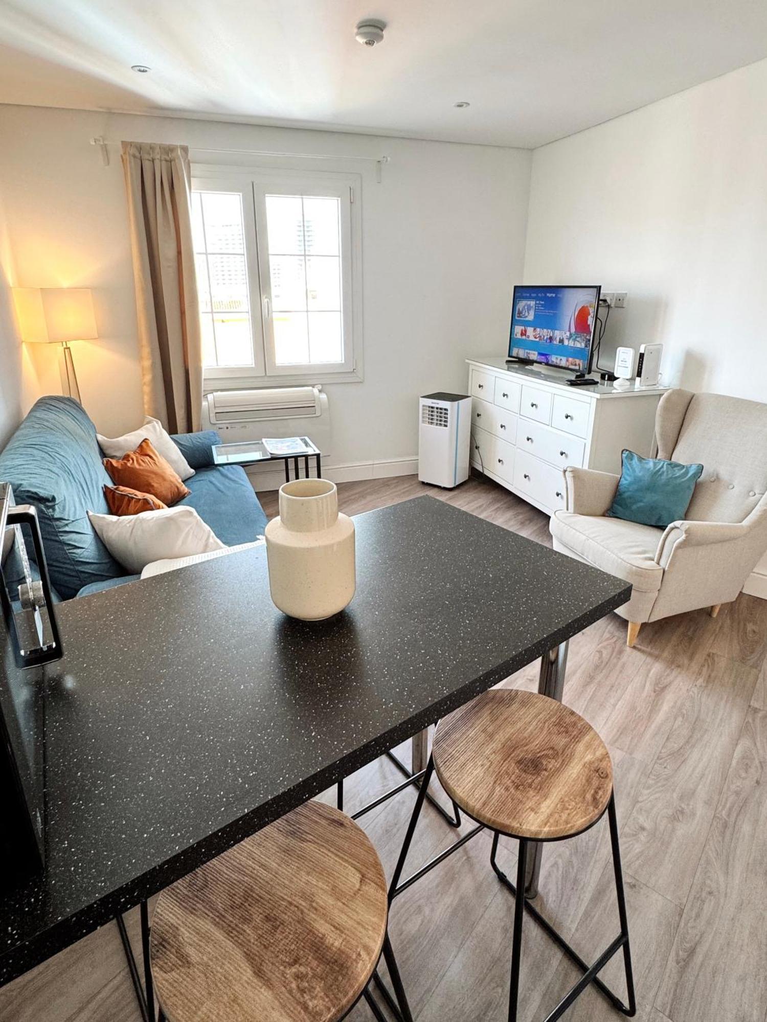 Deluxe City Centre Two Bedroom - Grand Central House 直布罗陀 外观 照片