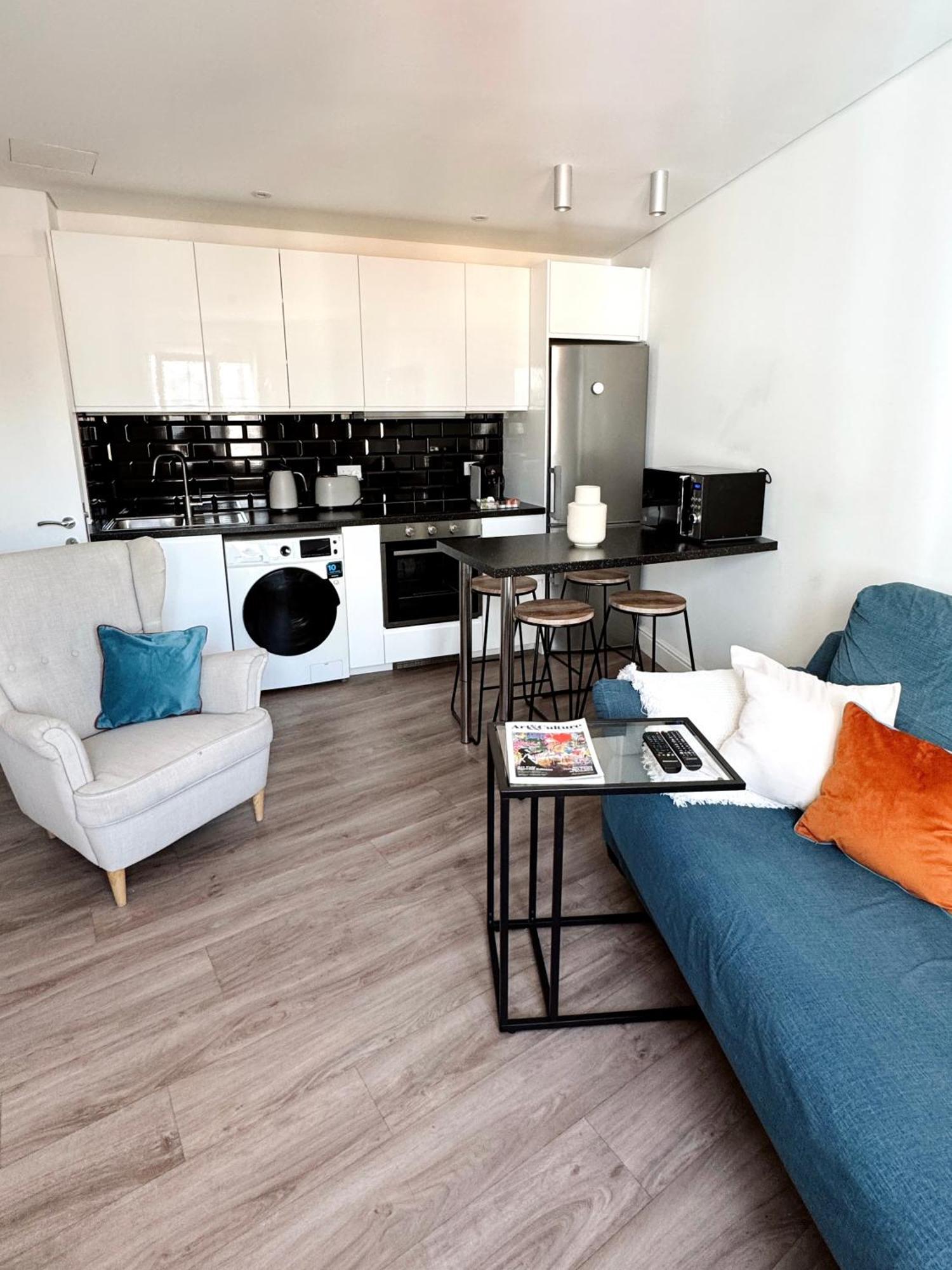 Deluxe City Centre Two Bedroom - Grand Central House 直布罗陀 外观 照片