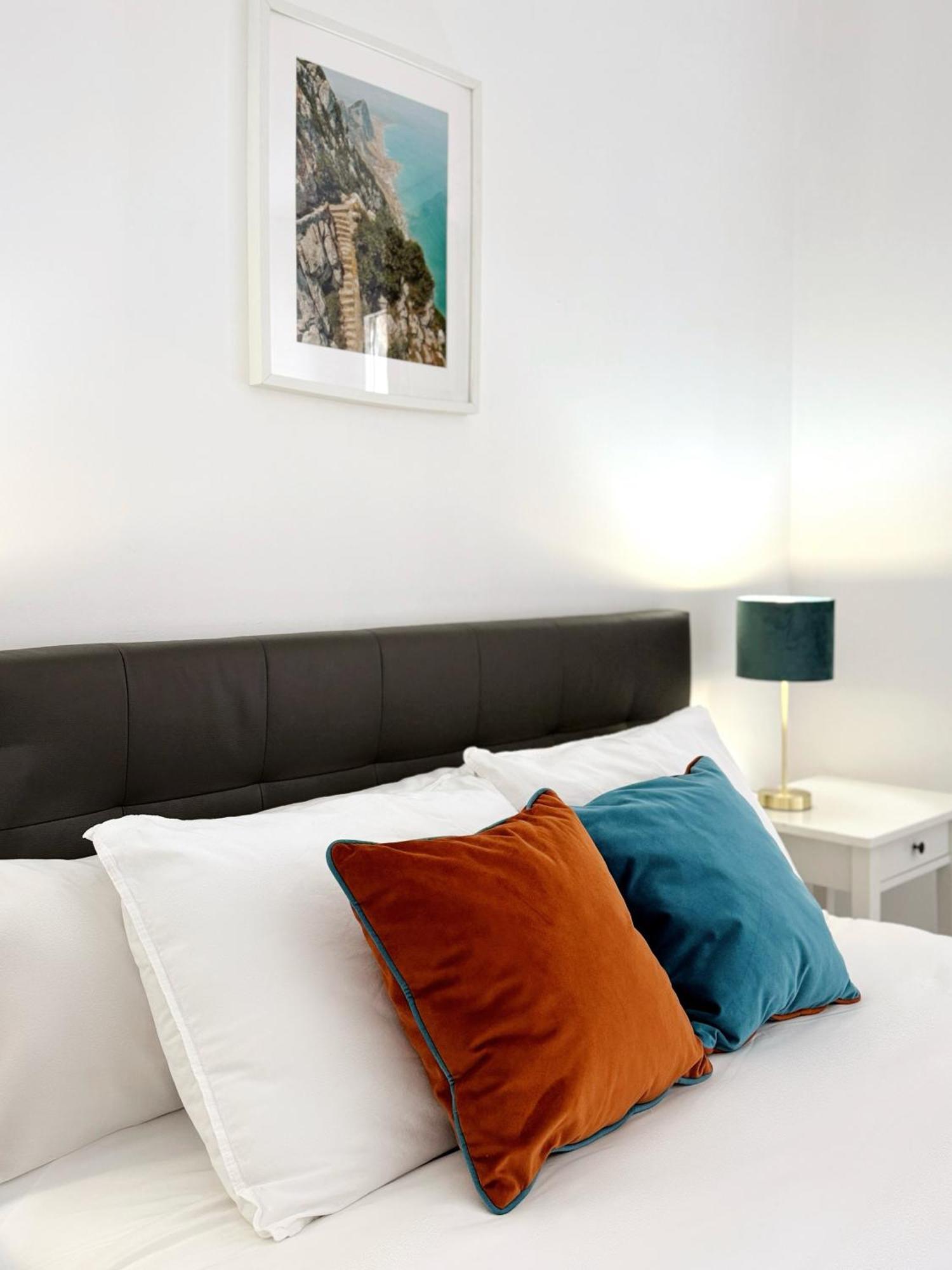 Deluxe City Centre Two Bedroom - Grand Central House 直布罗陀 外观 照片